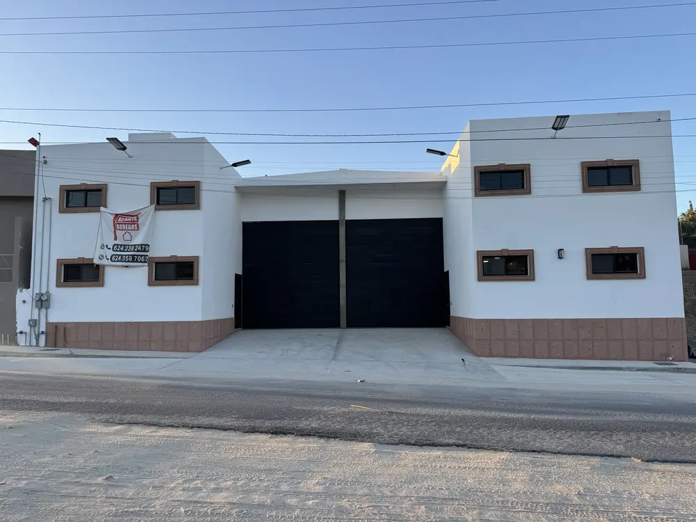 Fachada de bodegas comerciales FHERGUS en renta en San José del Cabo